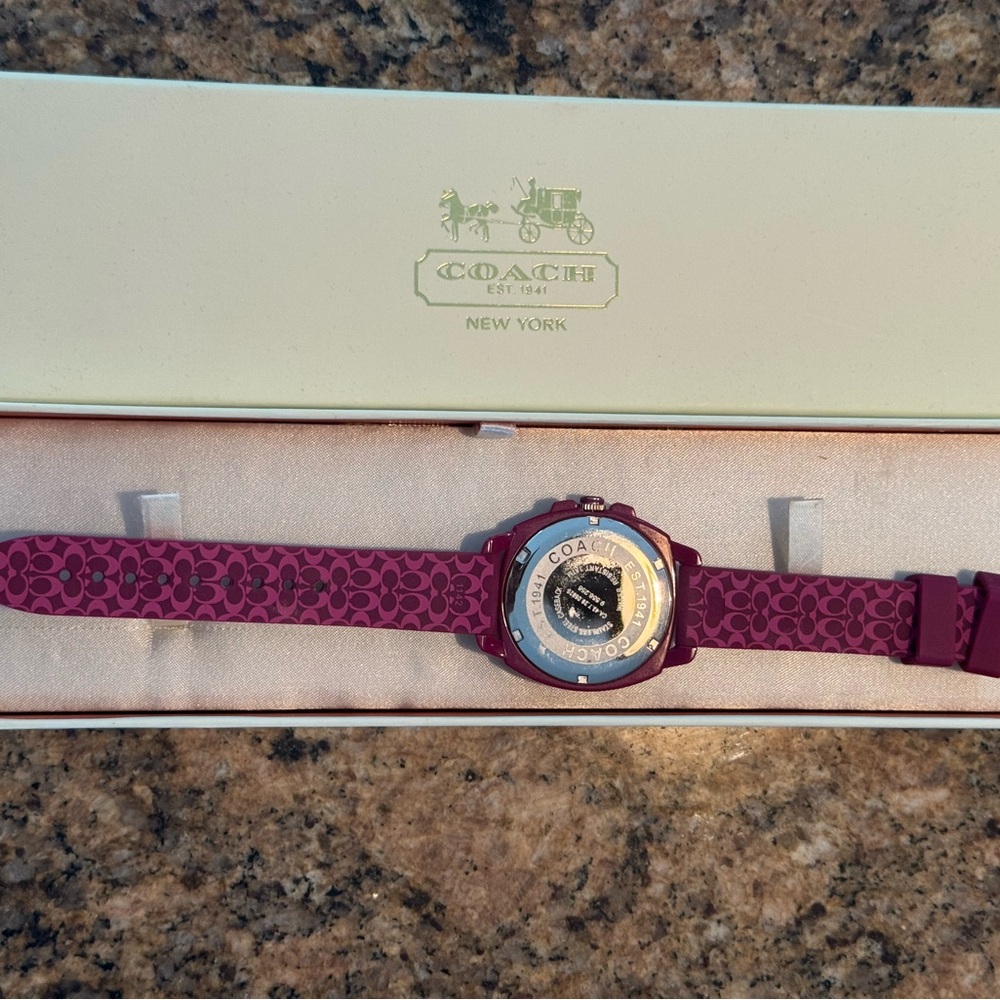 Coach Raspberry Watch - Picture 3 of 4